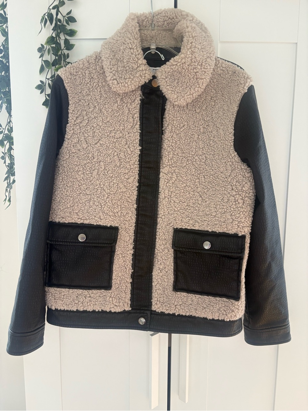 Peter som Women's Two-Tone Sherpa Jacket in Beige and Black